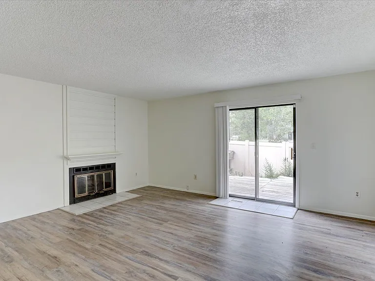 2033 Gyros Cir #166 — Photo 11