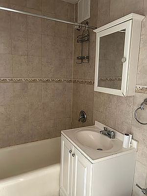 5th image of 1205 Lexington Ave APT 1C