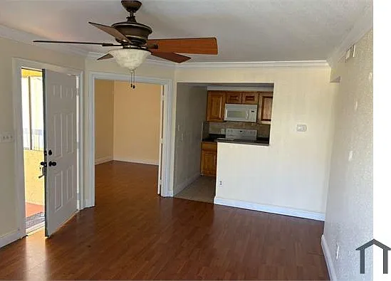 2875 Winkler Ave #520 — Photo 8