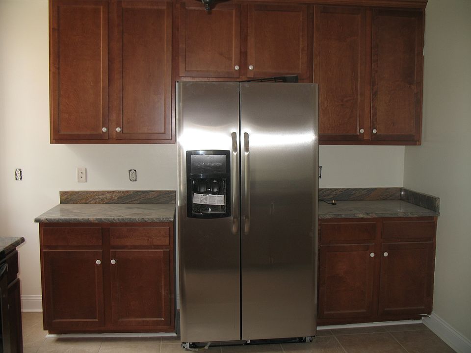 Rt side of kitchen