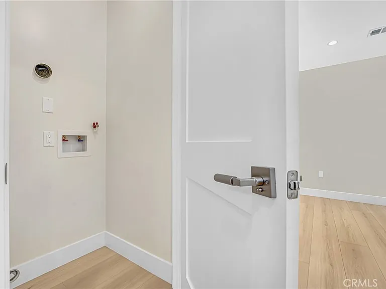 6722-6724 Katherine Ave — Photo 33