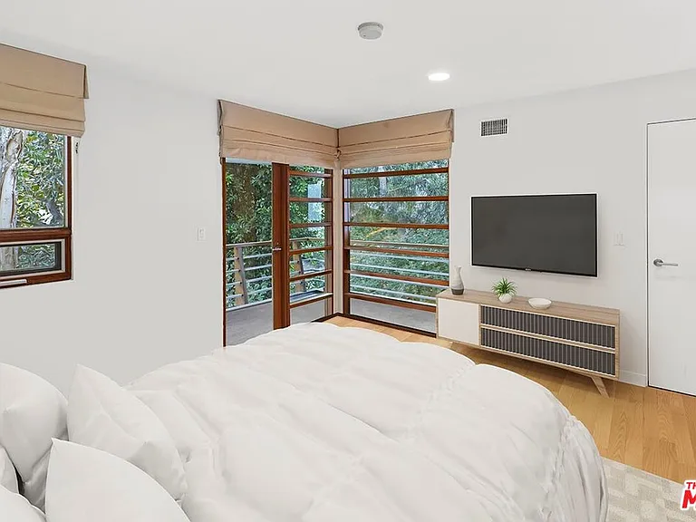 3600 Mandeville Canyon Rd — Photo 13
