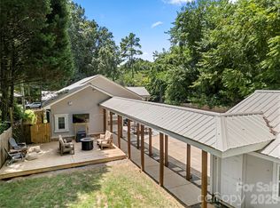 2717 Arnold Dr, Charlotte, NC 28205