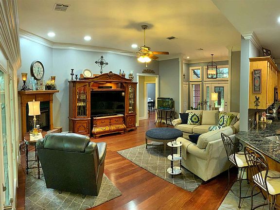3rd image of 1 Western Cir