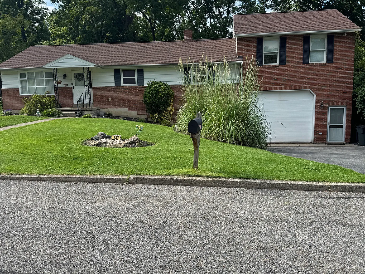 6 bed, 2400 sqft, $3,200 — Photo 3