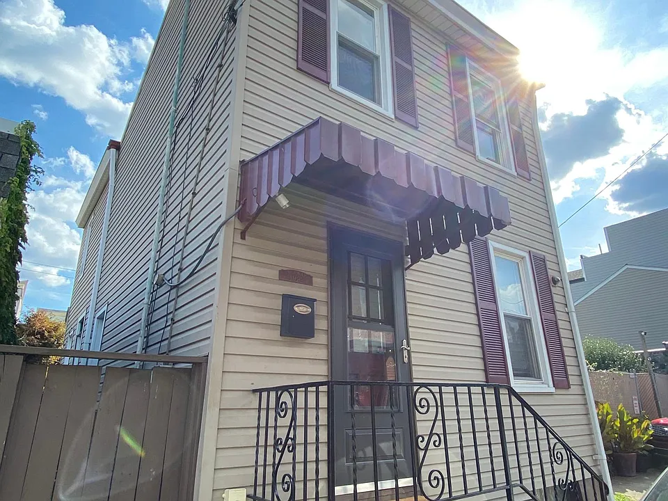 1922 Fox Way