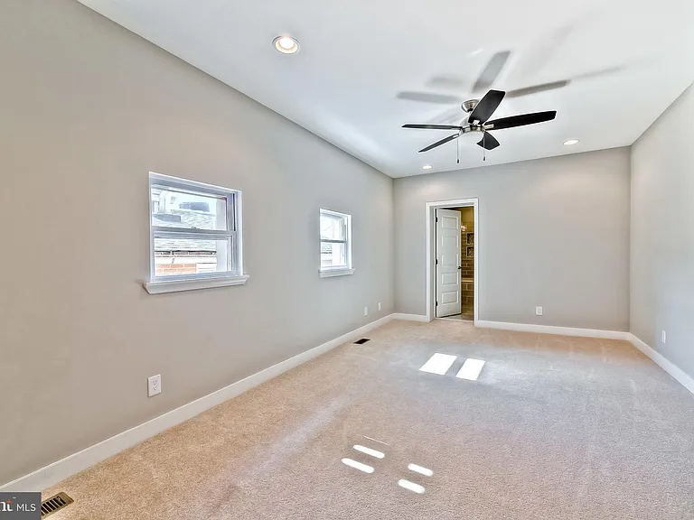 226 S Washington St — Photo 8