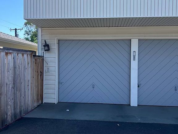 3rd image of 2563 Treasure Dr #1/2
