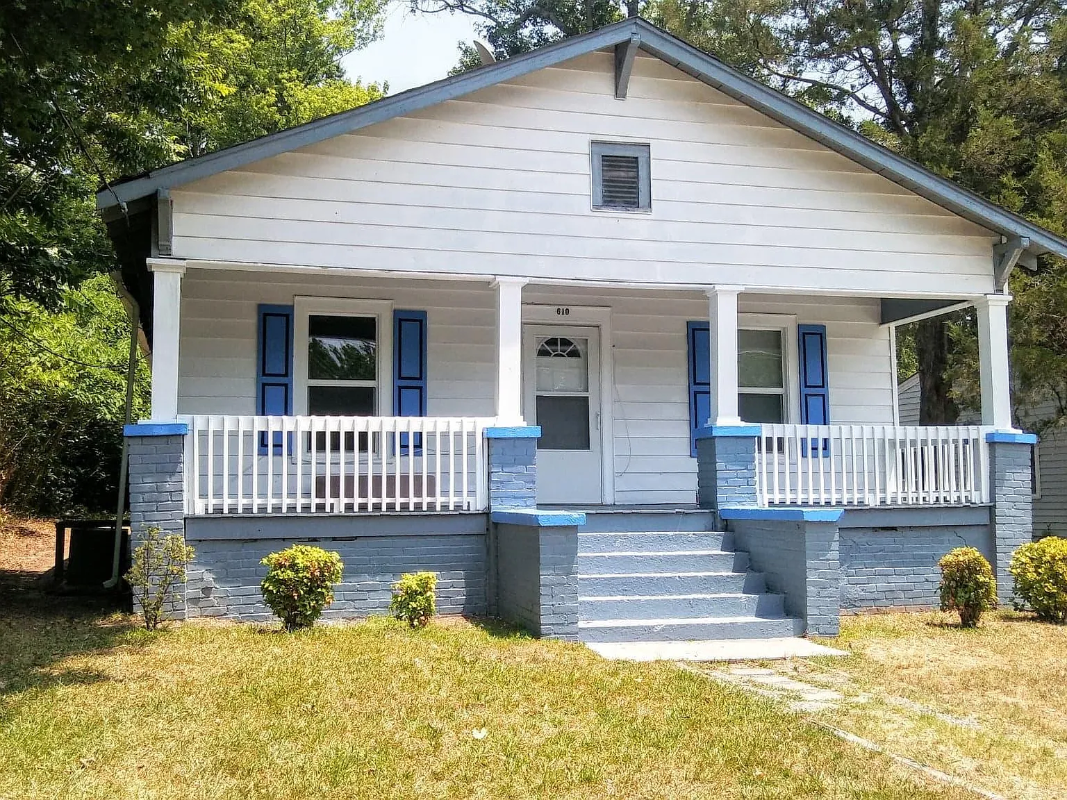 610 Holt Ave — Photo 1