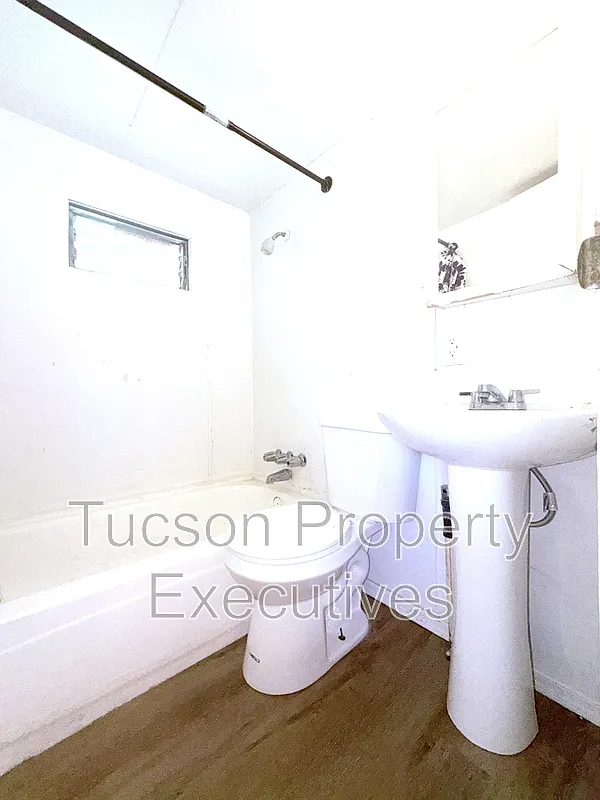 2 bed, 1.0 bath, 600 sqft, $800 — Photo 3