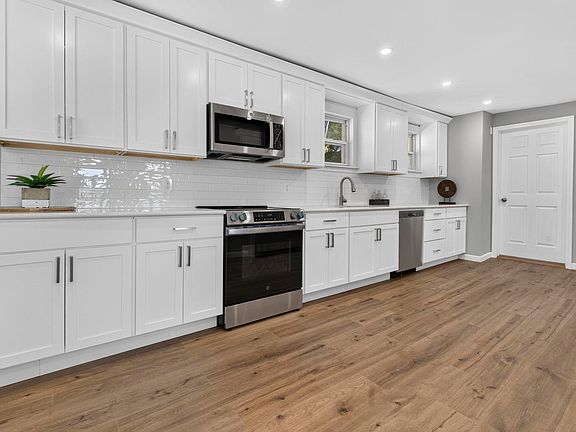 5th image of 521 Northfield Road