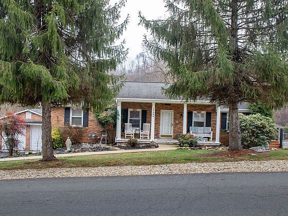 3rd image of 23486 Larwood Ln