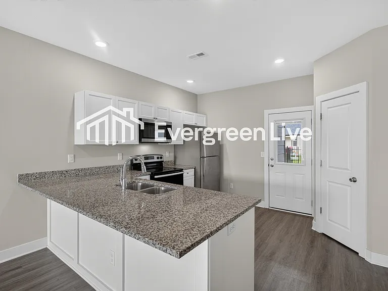 5247 N Cypress St — Photo 6