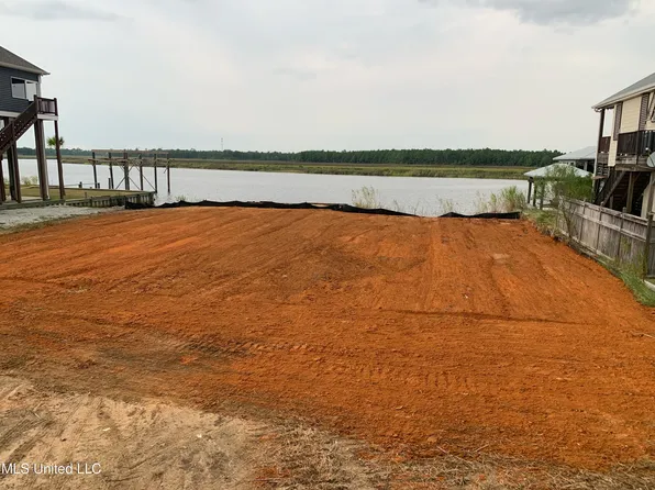 4055 Devon St, Bay St Louis, MS 39520