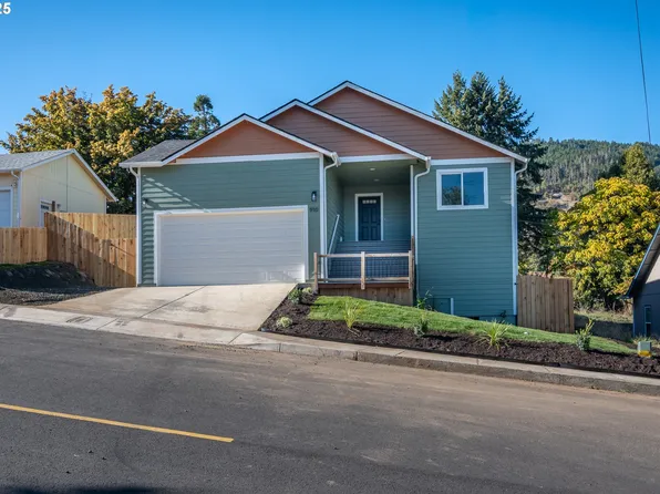 910 NE Leon Ave, Myrtle Creek, OR 97457