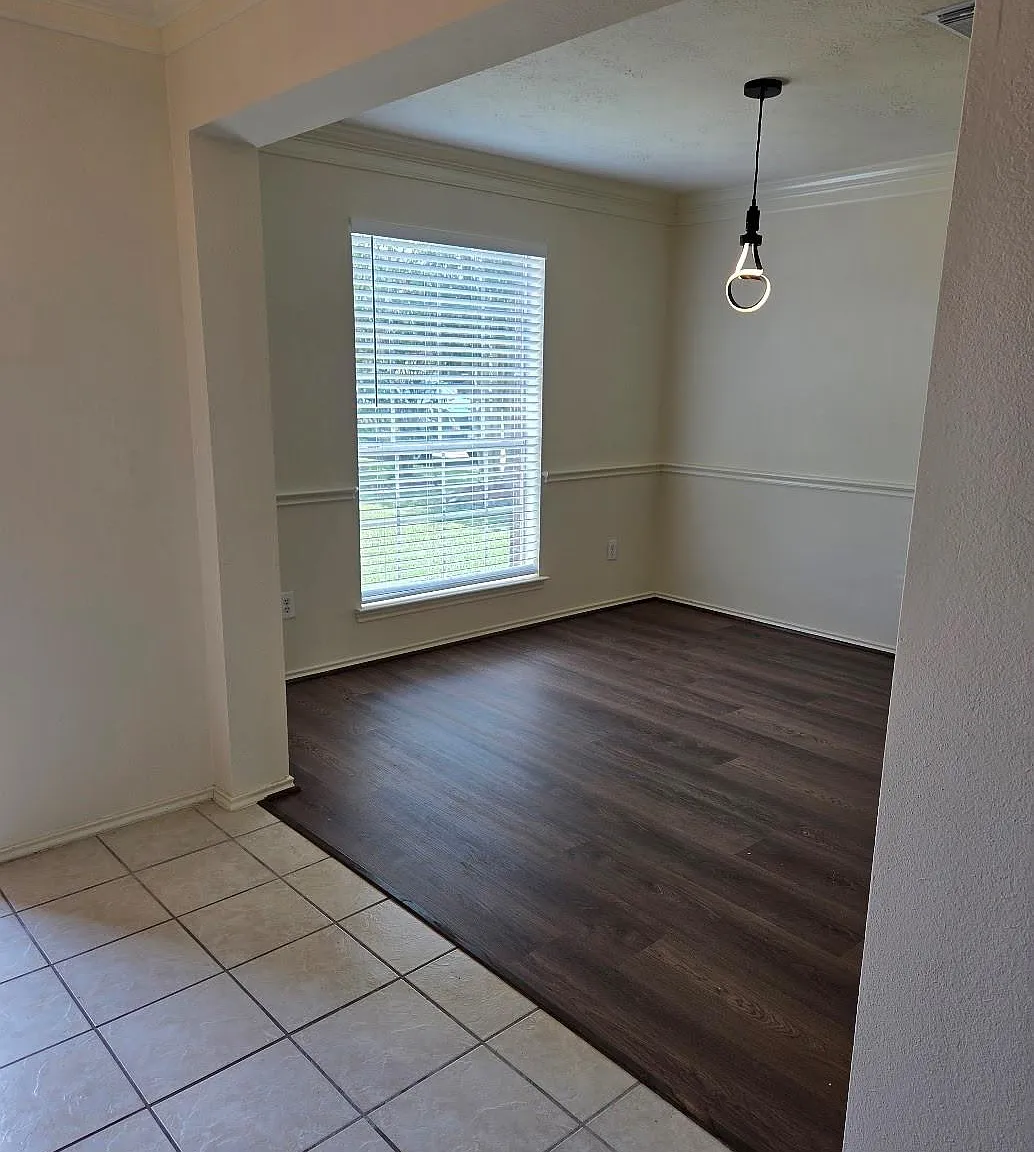 5 bed, 3.0 bath, 2699 sqft, $2,350 — Photo 3