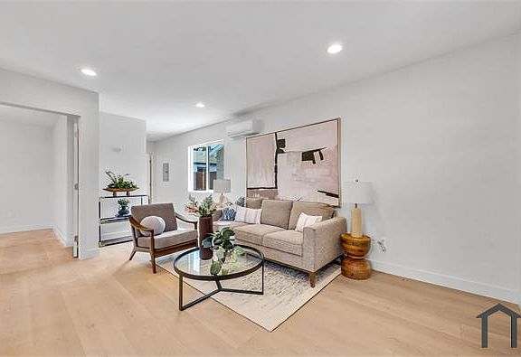 2nd image of 2305 Sesmas St #B