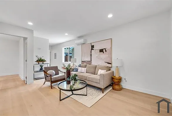 2305 Sesmas St #B — Photo 3