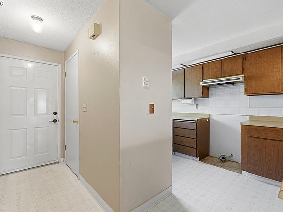 4th image of 3404 19th Ave APT 216