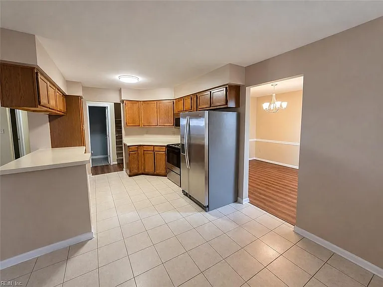 1460 Berkshire Dr — Photo 6