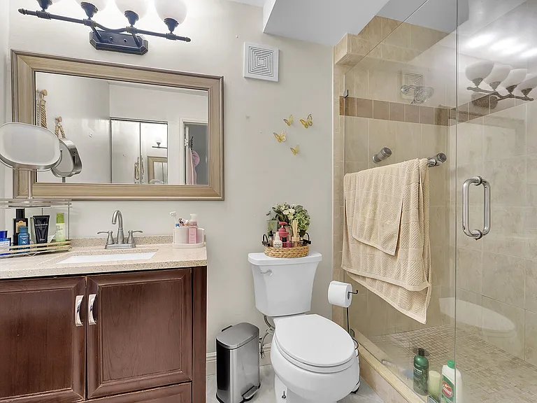 261 Wimbledon Lake Dr — Photo 15