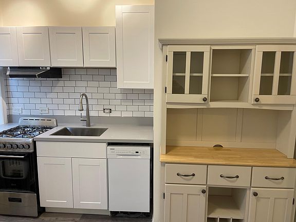 5th image of 3646 N Pine Grove Ave APT 1
