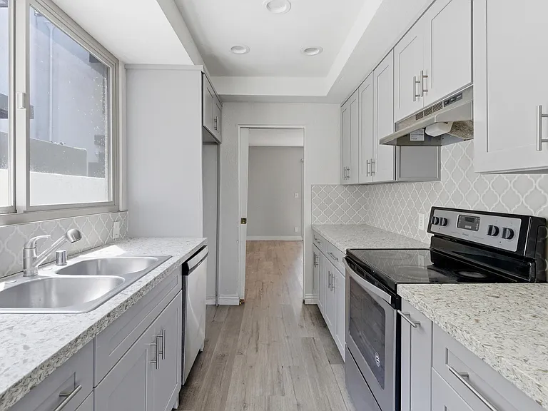 6872 Lampson Ave — Photo 8