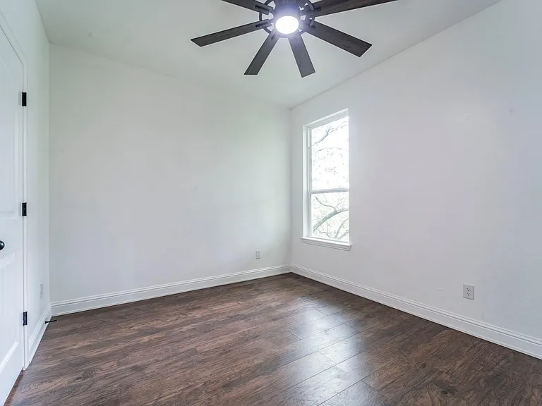 1301 Compton St — Photo 11