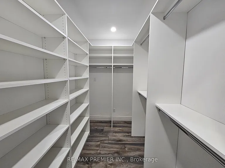 31 Compton Cres #MAIN 2ND — Photo 10