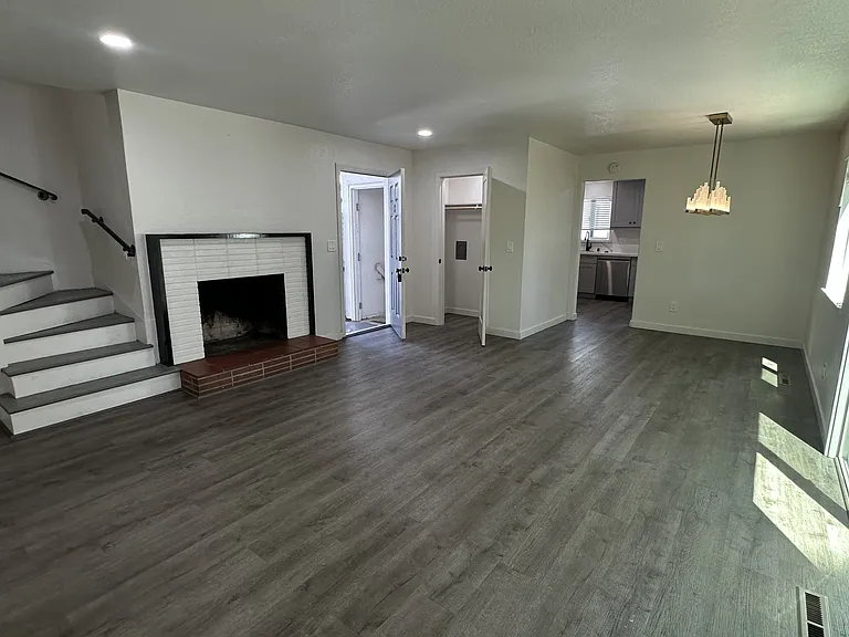 2156 Carlmont Dr #3 — Photo 2