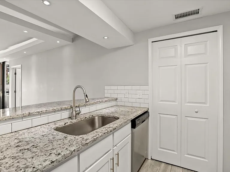 3481 Lakeside Dr NE #1007 — Photo 2