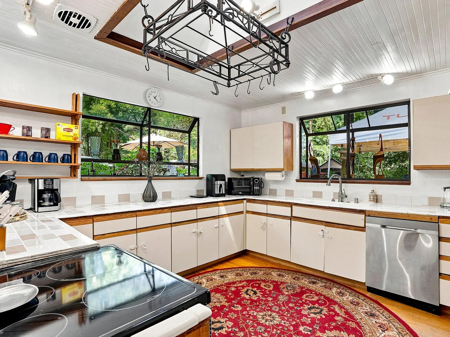 3 bed, 1400 sqft, $3,600 — Photo 3