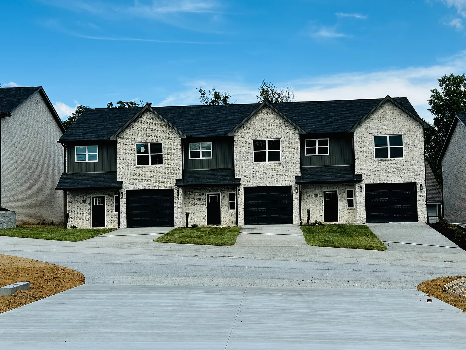 3 bed, 2.5 bath, 1600 sqft, $2,200 — Photo 4