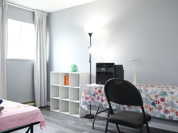 3 bedroom rental in Surrey — photo 16