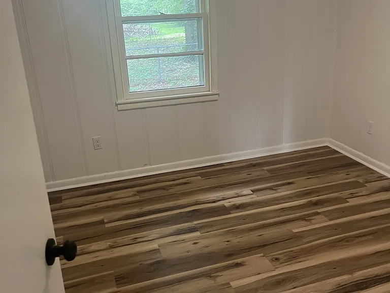 142 Hamaker St SW — Photo 3