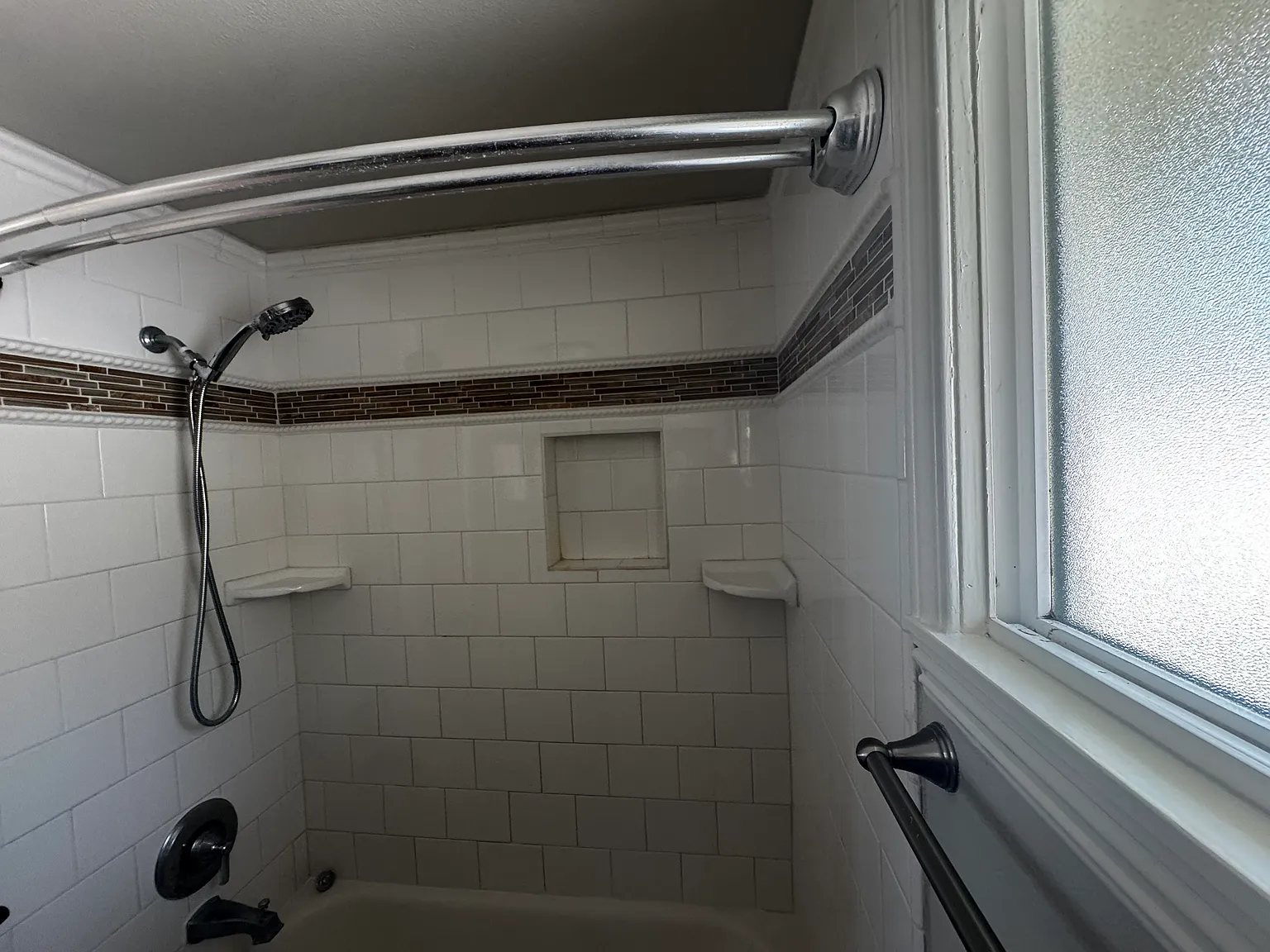 4 bed, 1600 sqft, $4,800 — Photo 4