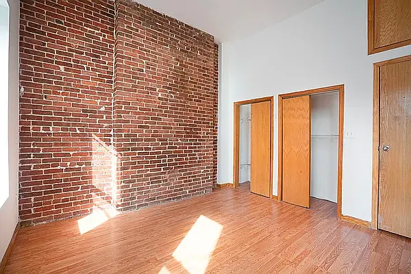 Rented by Waldstar Real Estate LLC | media 19