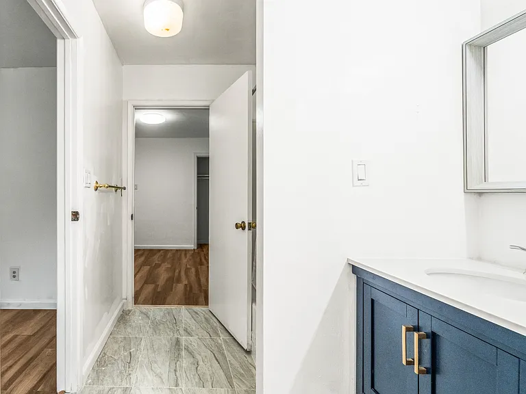 560 Russell St — Photo 24