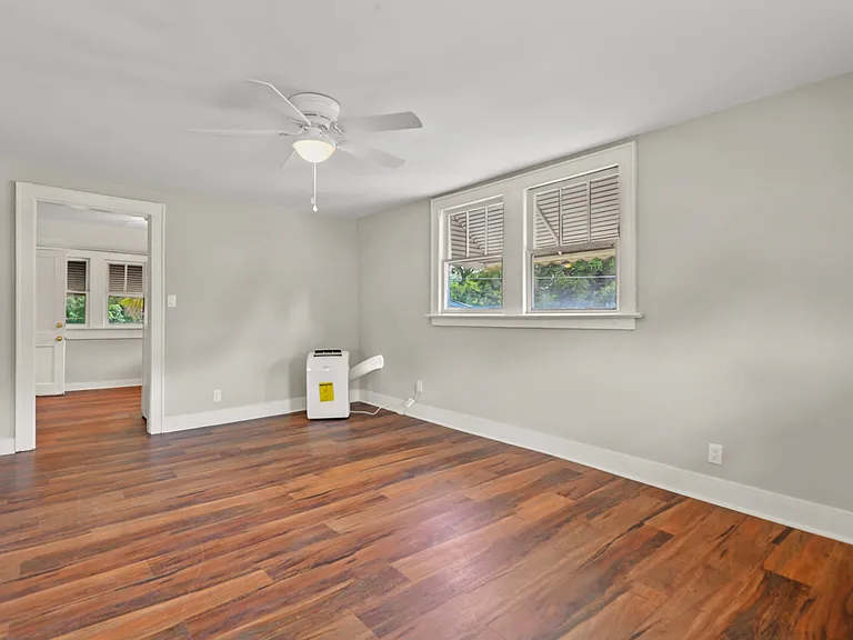 3530 Admiral Dr #UPSTAIRS — Photo 8