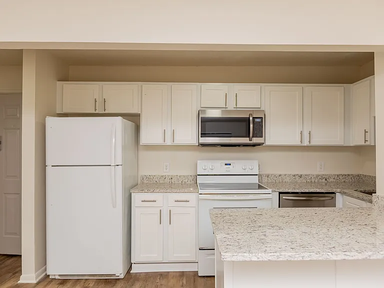 Kate's View Apartments | Updated North Chattanooga Apartments with Scenic Views — Photo 8