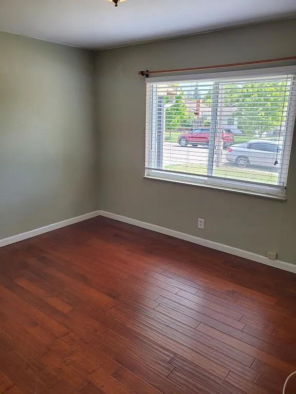213 W Norwich Dr — Photo 2