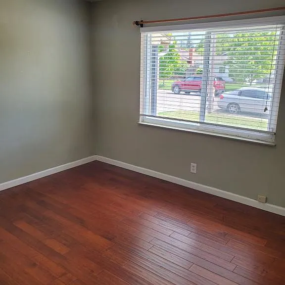 213 W Norwich Dr — Photo 2