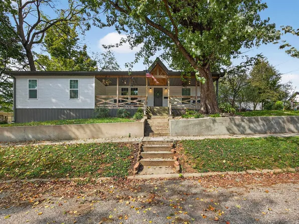 203 NE 1st St, Paoli, IN 47454