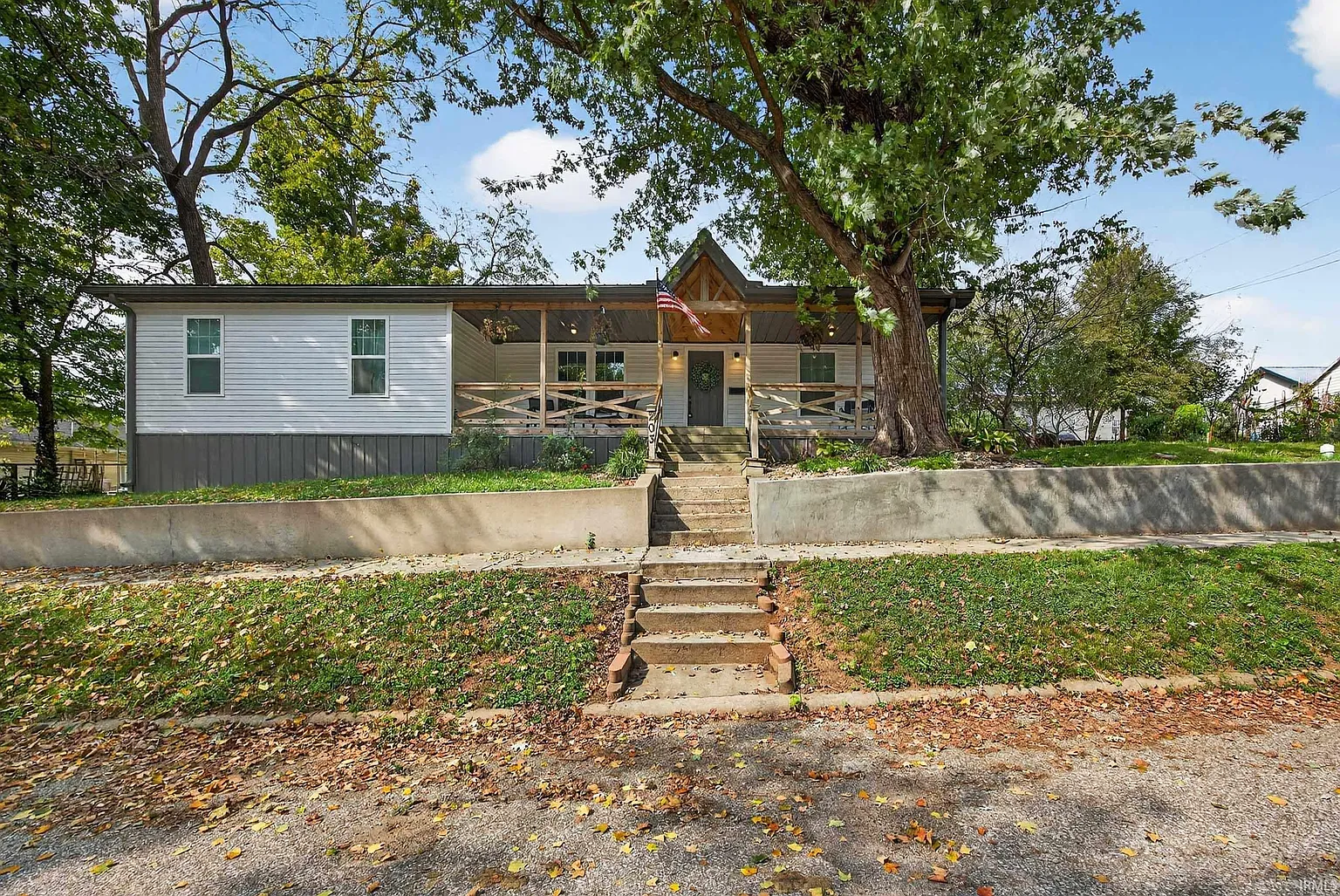 203 NE 1st St photo 1