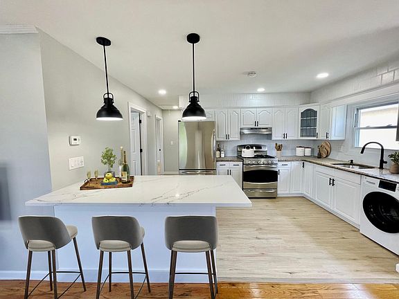 2nd image of 292 Fairbanks Ave #2