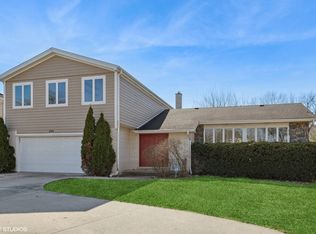 694 Ridge Rd, Highland Park, IL 60035