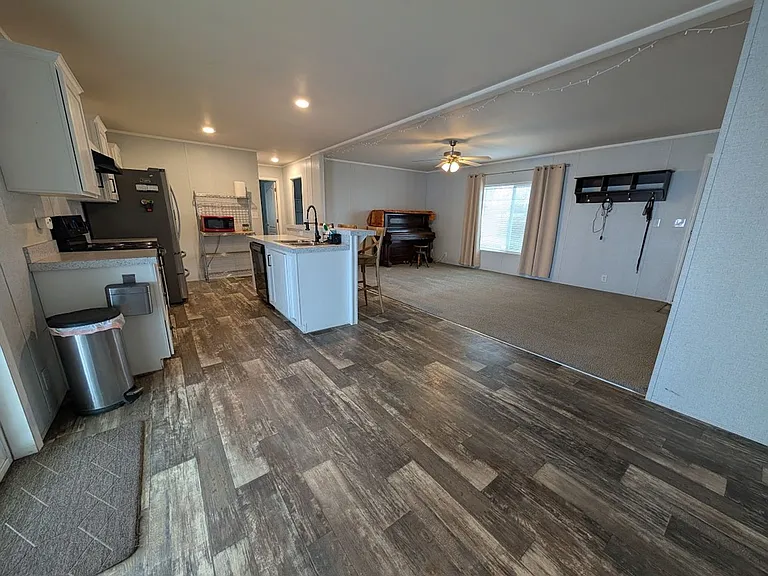 820 Crest Dr — Photo 1