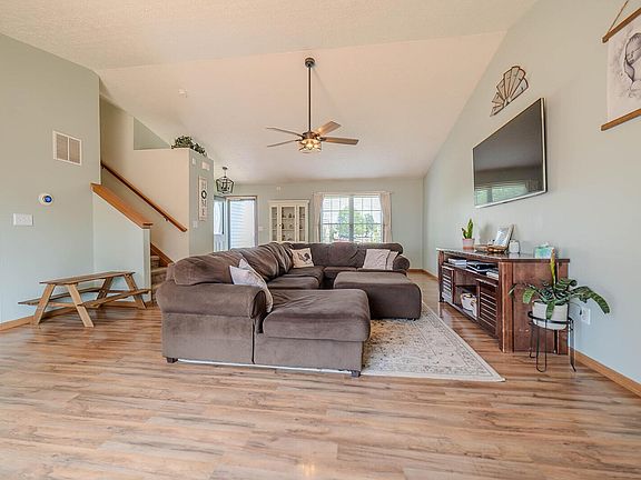 4th image of 2650 Fernwood Ave