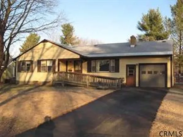 21 Cedar Ln, Glenville, NY 12302