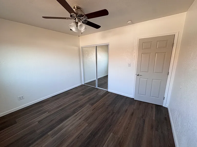 Linda Vista Dr — Photo 7